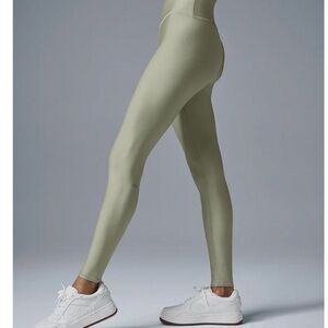 ALO Sm Airlift Leggings in Limestone. Like New without tags. See photos